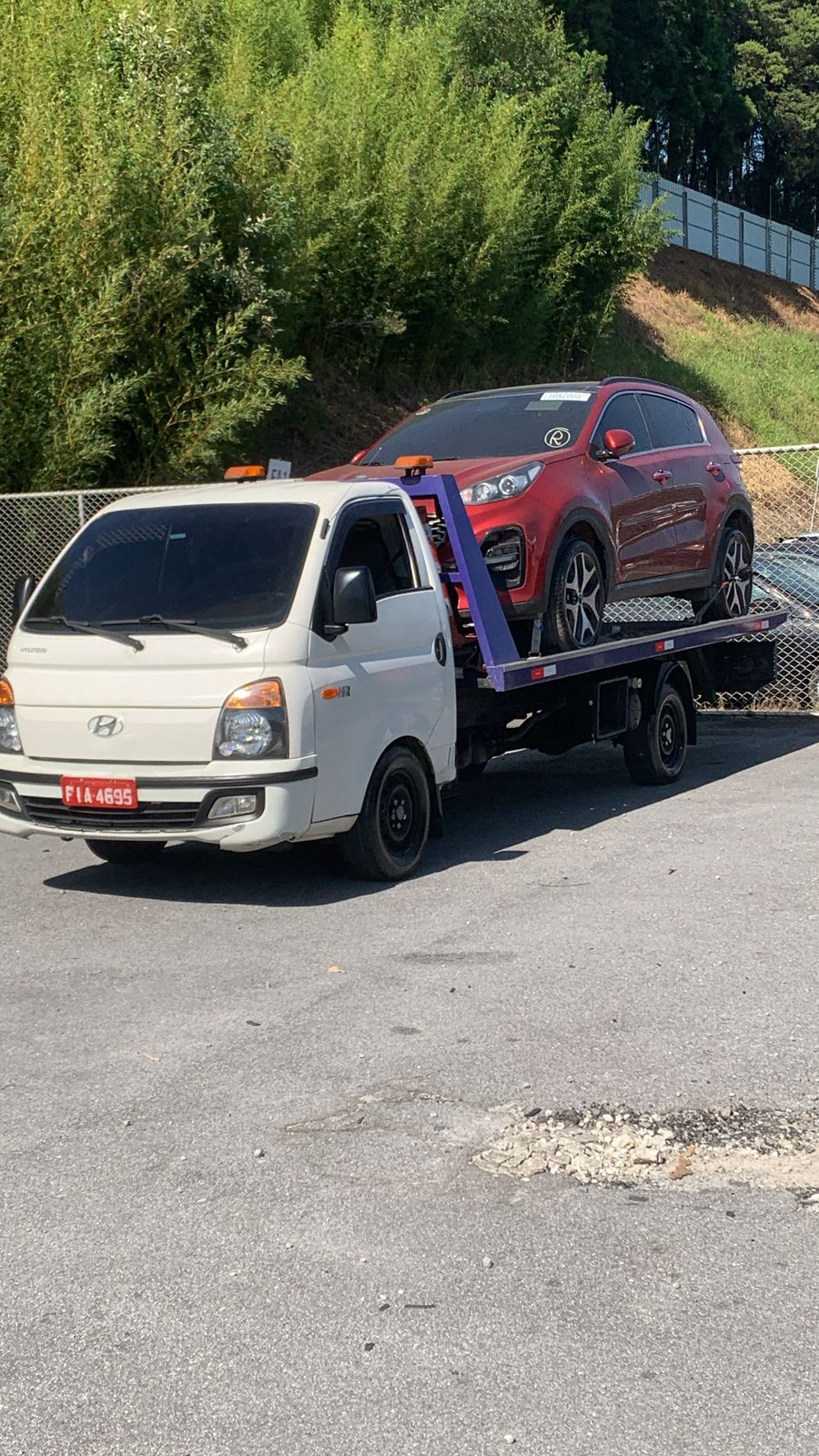 Guincho SUV em rodovia